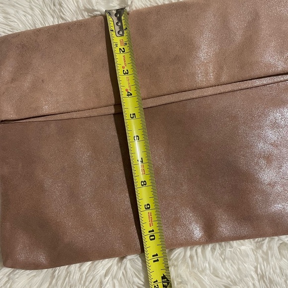 Oversized Clutch - Picture 10 of 10